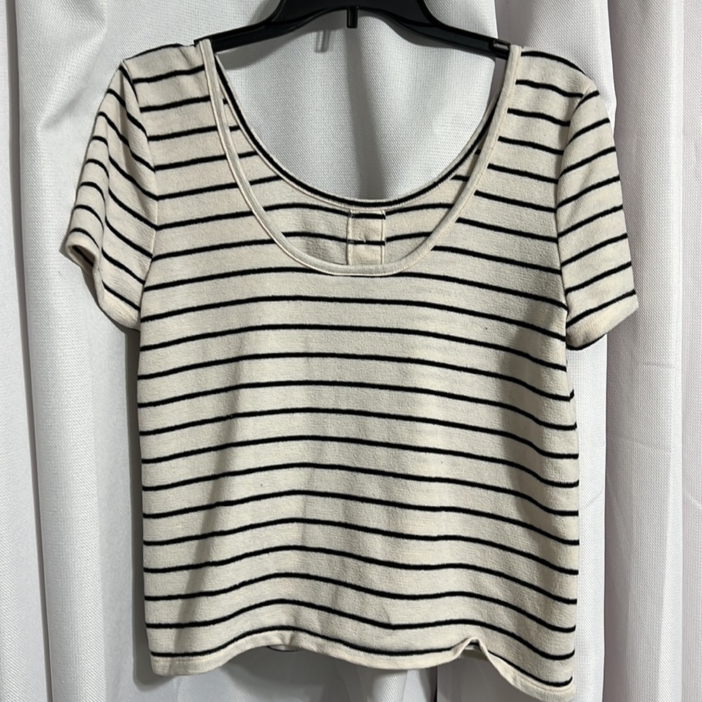 Torrid women crop top cream with black strips and buttons size 0